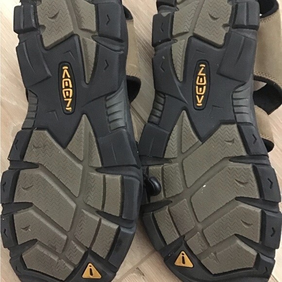 KEEN Daytona Waterproof Hiking Sandal 11 - Picture 2 of 5